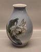 2 stk på lager
Kgl.  fra  
Royal 
Copenhagen 
2650-2308 RC 
Vase med hvid 
blomst og 
insekter - ...