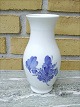 Blå blomst 
flet.
Vase
Royal  
Copenhagen rc  
nr 10-8263
kontakt 
Telefon 
86983424
 Mobil: 
25460270