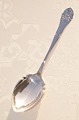 Dansk tretårnet 
sølvtøj. Fransk 
lilje 
sølvbestik 
serveringsske. 
Længde 23,5cm. 
Pæn velholdt 
stand. 
