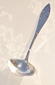Dansk sølvtøj, 
tretårnet sølv 
830s. Delt 
lilje 
sølvbestik, 
sauceske, 
længde 16cm. 
Pæn velholdt 
...