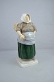 Vaskekonen 
(nr.1702) eller 
kvinde med kurv 
af Kai Nielsen 
08 fra B&G. 
Figuren er i 
perfelt stand 
...