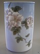 RC 425/5402 
Stor vase med 
blomstergren    
                
          H: 25 
cm. B: 15,5 cm. 
D: 12 cm.