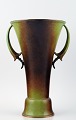 Ystad Metall, Art deco vase med to hanke i bronze.

