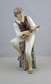 Porcelænsfigur. 
Dreng med banjo 
(nr. 600) fra 
Bing og 
Grøndahl. 
Figuren er i 
perfekt stand. 
1. ...