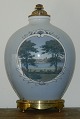 Prydvase i 
porcelæn 
bemalet af 
Richard Bøcher 
for Royal 
Copenhagen. 
Dekoreret med 
Gentofte Sø ...