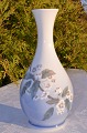 Blomster 
dekoreret vase, 
Kongelig 
porcelænsvase. 
Royal 
Copenhagen 
blomstervase 
nr. 863-51. 
Højde ...