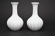 Knabstrup, 
hvidglaseret 
rillet vase 
79/810. Højde 
19,5 cm. Lille 
prik 
glasurfejl/afslag 
midt på ...