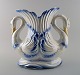 Capodimonte, 
Napoli 
porcelænsvase 
med svaner. 
Porcelæn i 
overglasur, 
håndmalet. 
Tidligt 20 ...