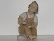 Bing & Grøndahl 
figur, dreng 
siddende med 
sko.
Fabriksmærket 
viser, at denne 
er fra mellem 
...