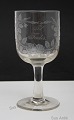 Kastrup 
glasværk, 
Erindringsglas 
med påskriften 
"Til Fader". 
Glasset er fra 
1910. Højde 16 
cm. ...