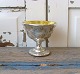 1800tals kandis 
skål i 
fattigmands 
sølv, dekoreret 
med blade og 
fugle
Højde 11cm. 
Diameter 
11,5cm.