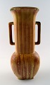 Gunnar Nylund, 
Rörstrand vase 
i keramik. 
Sjælden form.
Smuk glasur i 
brune nuancer.
I flot ...