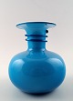 Per Lütken for 
Holmegaard, 
Carnaby vase 
fremstillet af 
blå og 
hvidt 
opalglas.
Måler 14 x 14 
...