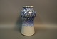Keramik vase i 
lyseblå og hvid 
glasur fra 
Strehla - GDR 
med nummeret 
1437.
H: 20,5 cm og 
Dia: 9 cm.