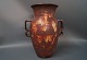 Stor brun 
keramik vase 
nummereret 
3974.
H: 31 cm og 
Dia: 16,5 cm.