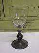 1800-tals glas 
på tin fod
H. 12,2cm.