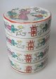 Kinesisk mad 
container, 
famille rose, 4 
delt, 19. 
&aring;rh. 
Cylinder form. 
Polykrom 
dekoration ...