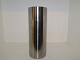 Stelton Cylinda 
Line 
cocktailshaker.
Designet af 
Arne Jacobsen.
Højde 23 cm.
Mærket som ...