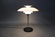 PH80 bordlampe 
designet af 
Poul Henningsen 
og fremstillet 
af Louis 
Poulsen. Lampen 
blev ...