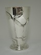S&M Benzen. 
Sølv (830). 
Vase. Højde 19 
cm. Produceret 
1905