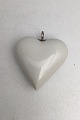 Royal Copenhagen Sterling Sølv Halskæde med Hvidt Hjertevedhæng af Porcelæn. Hjertet måler 6 x 6 cm