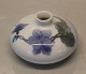 Kgl. 765-182 
Kgl. Art 
Nouveau vase 
med blå blomst  
6 x 9 cm  fra  
Royal 
Copenhagen I 
hel og fin ...