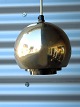 Kugle 
loftslampe
lidt slid på 
guldfarven
Ø. 14 cm.  H. 
11,5 cm.
Varenummer: 
282858
