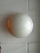 PH, Poul Henningsen Hat væglampe fremstillet hos Louis Poulsen. Hvid udvendig og lyserød ...