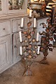 Gammel Fransk 
kirkelysestage 
i forgyldt 
metal med en 
super fin 
patina , 
dekoreret med 
15 ...