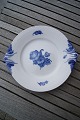 Blå Blomst 
flettet Royal 
Copenhagen 
porcelæn 
spisestel. 
Kongelig 
porcelæn.
Rundt fad nr. 
8162 i ...