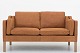 Bemærk 
venligst, at 
sidste billede 
viser sofaen 
behandlet med 
læderfedt.
H:  cm.
Sædehøjde:  
...