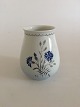 Bing & Grøndahl 
Demeter / Blå 
Kornblomst Vase 
No 202. 13 cm 
H.
