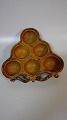 1800-tals 
æbleskivepande 
af lertøj
Højde 5cm. 
27,5x 27cm.