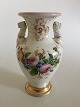 Bing & Grøndahl 
Tidlig 
overglasur vase 
with 
løvehoveder i 
Bisque.
Måler 27cm / 
10 3/5" I god 
...