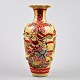 Satsuma vase. 
19. årh. Japan. 
Polykrom 
dekoration med 
krigere. 
Signeret. 
Fremstår med 
reparation ...