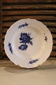 Royal 
Copenhagen Blå 
Blomst middags 
tallerken 
svejfet.
Dia.:25,5cm. 
Dekorations 
nummer : ...
