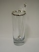 DGH. Coktail 
shaker med ske. 
Sterling (925). 
Glas med 
sølvkant. Højde 
24 cm.