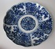 Japansk Imari 
tallerken. 19. 
årh. Blå 
dekoreret 
porcelæn. 
Mønster i 
overførings 
teknik. Med ...