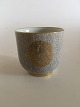 Bing & Grøndahl 
Krakele Vase 
med guld 
insignia No 
612/K.
Måler 8cm høj 
og 8,3cm i dia.