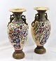 Par japanske 
Satsuma vaser. 
19. årh. 
Fajance. 
Polykrom 
dekoration i 
form af 
blomster og ...