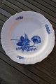 Blå Blomst 
svejfet Royal 
Copenhagen 
porcelæn 
spisestel. 
Kongelig 
porcelæn.
Rundt 
serveringsfad 
...