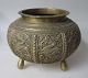 Orientalsk 
bronze brænder, 
19./20. årh. 
Med talrige 
dekorationer af 
fugle og 
mønstre. På tre 
...