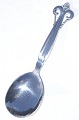 Dansk sølv, 
tretårnet sølv, 
serverings-ske 
fra år 1940. 
længde 21cm. 
Sølv med stål. 
Pæn brugt ...