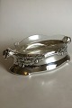 Frugtskål, 
sølvplet, med 
glasindsats. 
Dekoreret med 
egeløv. Ca. 
1900. Stemplet: 
Eneret 
Victoria. ...