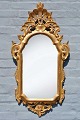 Italiensk 
udskåret 
forgyldt rococo 
stils spejl, 
20. årh. 91 x 
45 cm. 
Proveniens: 
...