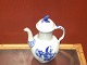 Royal 
Copenhagen, 
Flettet blå 
blomst, 
Kaffekande 
#10/8189, 26cm 
høj, 1. 2. 3. 
Sortering *Pæn 
stand*