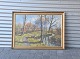 Maleri af hus 
mellem træer af 
Evelyn 
Thorbjørn.
Maleriet måler 
79*109,5 cm
Varenr 338786