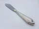 Lagkagekniv, 
stemplet 830 
sølv, stemplet 
H.L. 
Længde ca. 26 
cm. 
Varenr. 338893