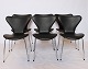 Dette sæt af 
seks Syver 
stole, model 
3107, er et 
ikonisk 
eksempel på 
Arne Jacobsens 
geniale ...