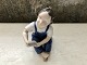 Bing & 
Grøndahl, 
“Hjælp mig, 
mor” #2275, 
14cm høj, 
1.Sortering, 
Design Michaela 
Ahlmann 
*Perfekt ...